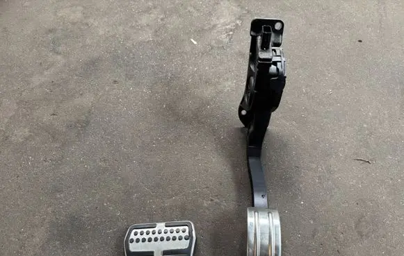 Ford Kuga II Pedal assembly HV619F836AA