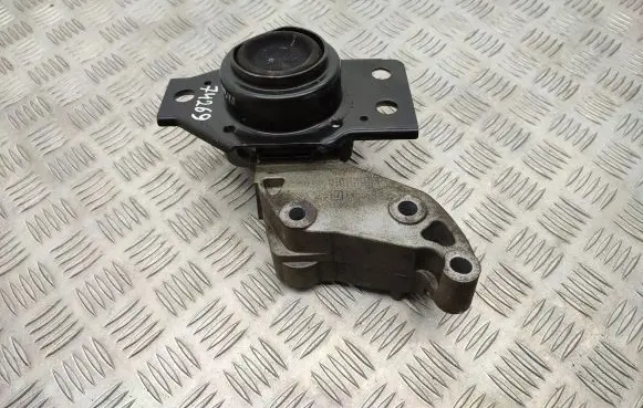 Nissan Qashqai Engine mount bracket