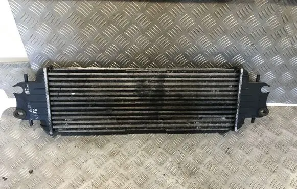 Opel Vivaro Intercooler radiator 7700312903 868926Q 91166035