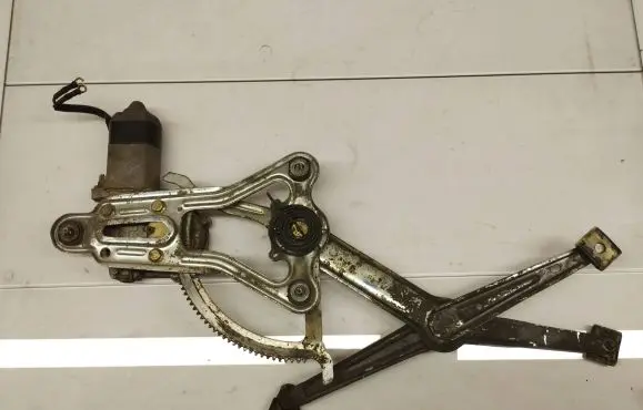 Mercedes-Benz E W124 Front door window regulator with motor 189730100 0130821235