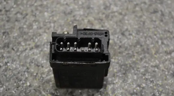BMW 5 E39 Glow plug pre-heat relay 2246919 72RB510 15STD49