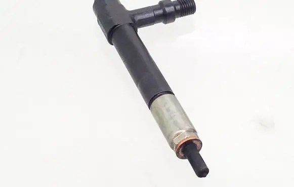 Mazda Premacy Fuel injector D73908D