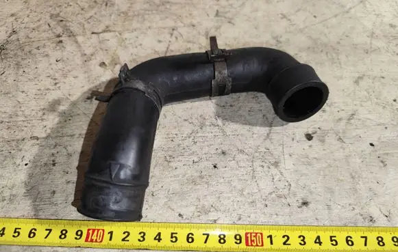 Ford Focus Breather hose/pipe Xs4q6k666aa