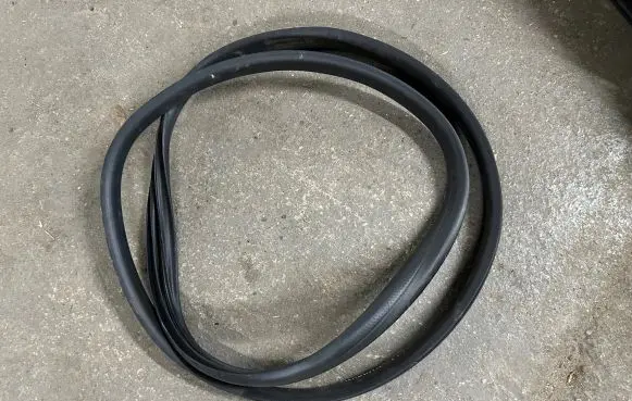 Renault Arkana Rubber seal rear door 