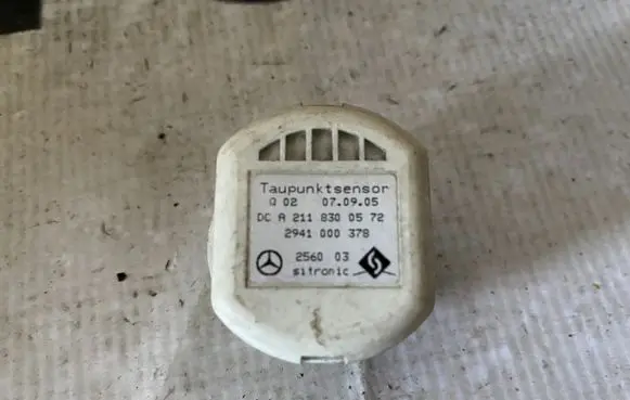 Mercedes-Benz E W211 Interior temperature sensor a2118300572