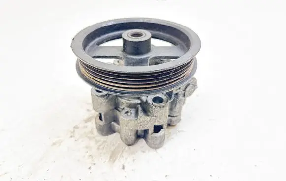 Toyota Corolla Verso E121 Power steering pump