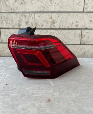 Volkswagen Tiguan Rear/tail lights 5NA945208J 0021498908