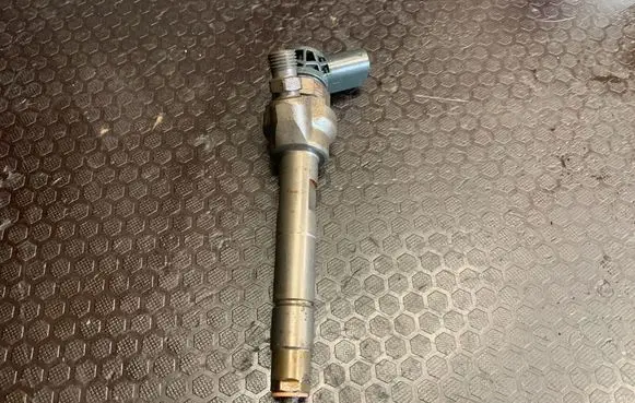 BMW 5 F10 F11 Fuel injector 0445110616