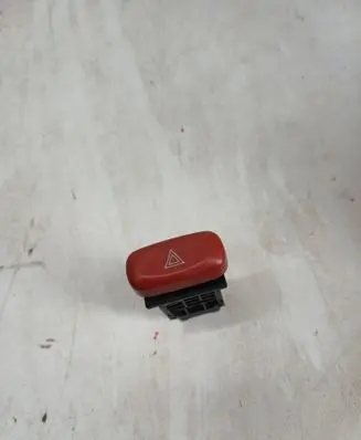 Suzuki Grand Vitara I Hazard light switch