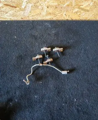 Volvo S90, V90 Fuel Injector clamp holder 