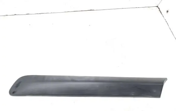 Rear fender molding trim
