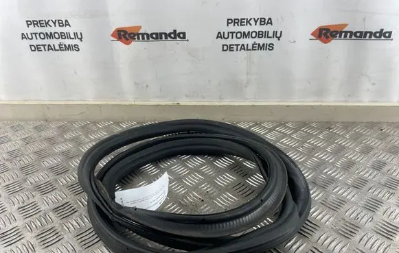 Volkswagen PASSAT B8 Trunk rubber seal (body) 