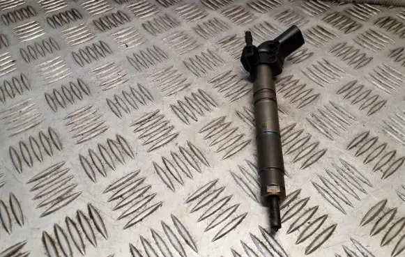Jeep Grand Cherokee (WK) Fuel injector A6420700587 0445115027
