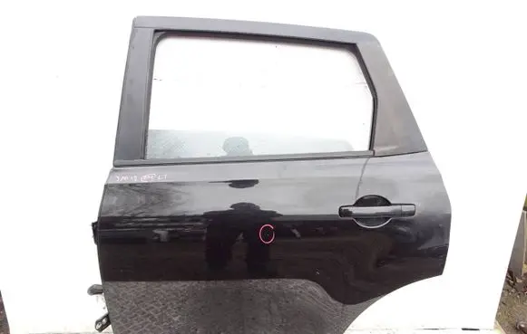 Nissan Qashqai+2 Rear door rbq3