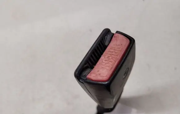 BMW 3 E46 Front seatbelt buckle 8257788R 563067417C