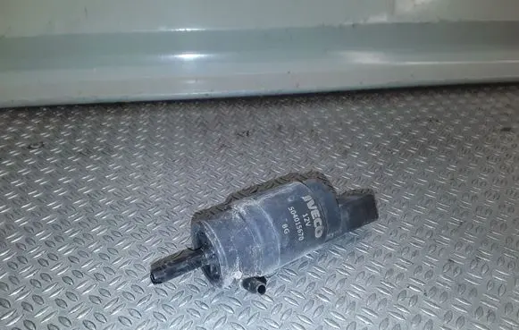 Iveco Daily 35.8 - 9 Windscreen/windshield washer pump 504015670