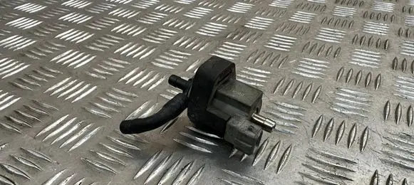 Jaguar XJ X351 Vacuum valve 7226870