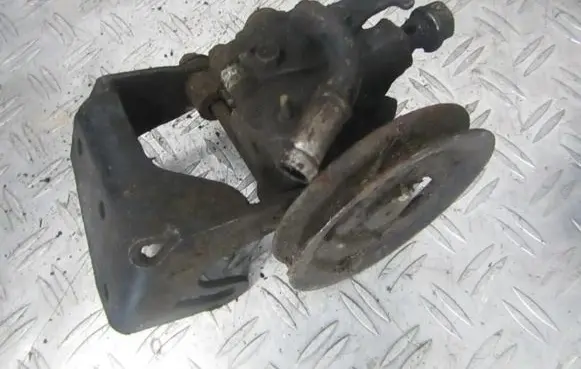 Mitsubishi Sigma Power steering pump