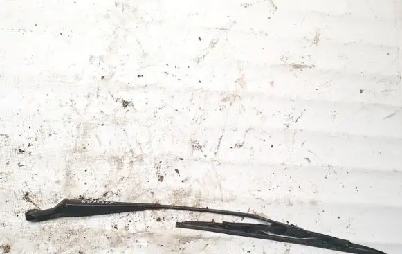 Skoda Octavia Mk2 (1Z) Front wiper blade arm