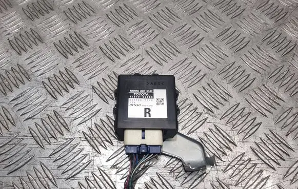 Toyota Yaris Light relay 8281052060 0617005040
