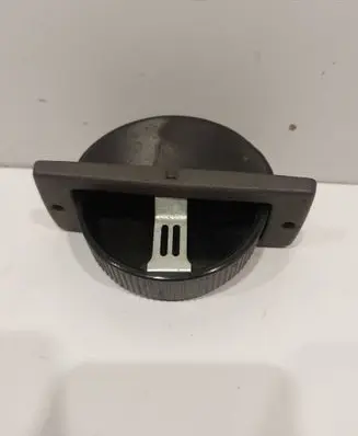 Nissan King Cab, Navara Rear door ashtray