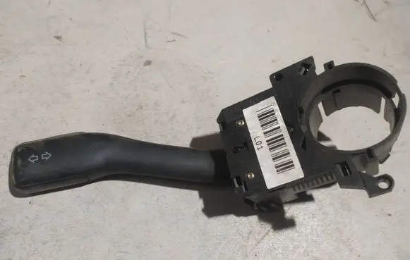 Volkswagen PASSAT B5.5 Indicator stalk 8L0953513G