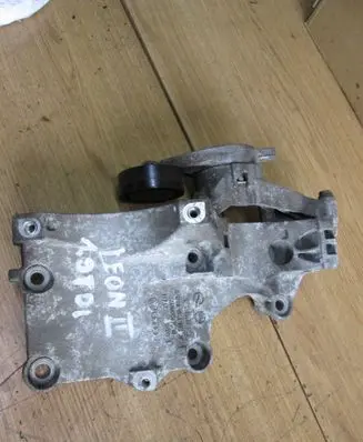 Volkswagen PASSAT B6 Generator/alternator bracket 038903143AF 5206