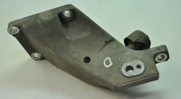 Lexus LS 460 - 600H Engine mounting bracket 98235SC000 77269K5RA