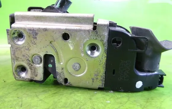 Renault Laguna II Front door lock