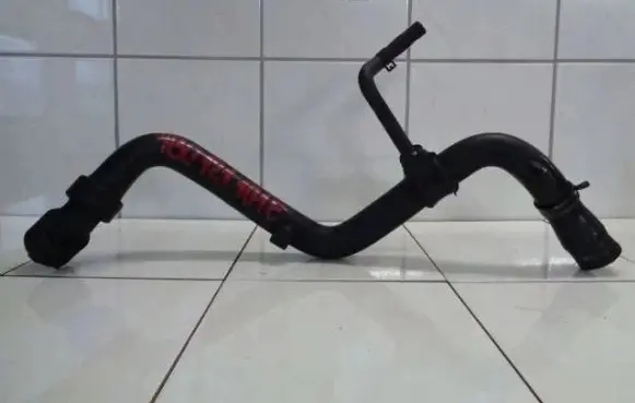 Volkswagen PASSAT B5 Engine coolant pipe/hose