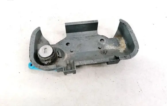 Opel Vectra B Front door lock (next to the handle) 