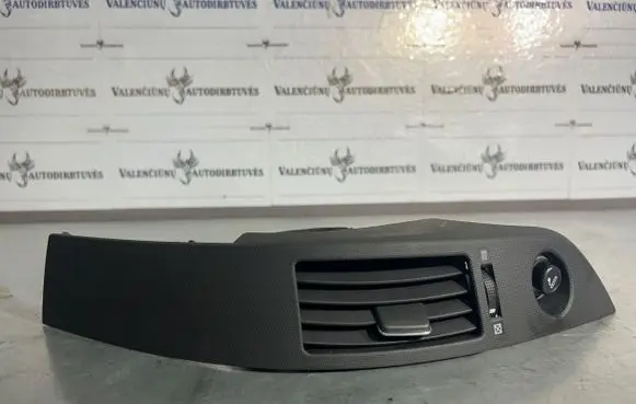 Toyota Corolla Verso AR10 Dash center air vent grill 5568064010