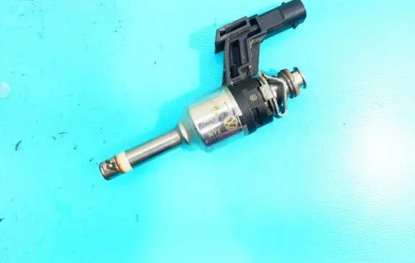 Skoda Fabia Mk2 (5J) Fuel injector 03F906036B IMPRK1212994