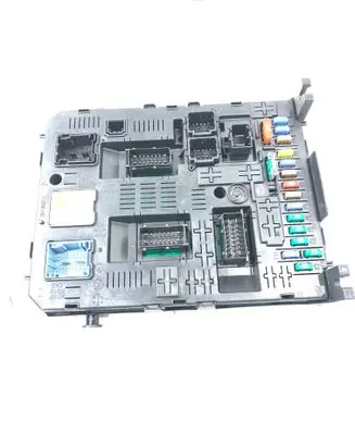 Peugeot 5008 Fuse module 966689568002 281164872