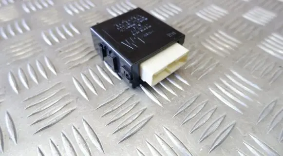 Toyota Prius+ (ZVW40) Window wiper relay 8594047040