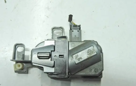 Volvo V40 Steering wheel lock P31340956 T3C325D37