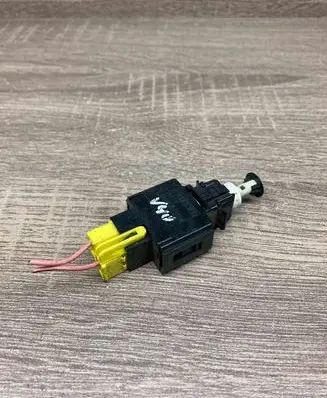 Volvo S70 V70 V70 XC Brake pedal sensor switch 9128577 02W34K