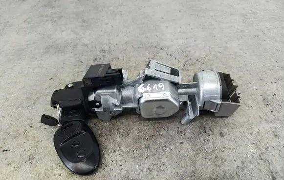 Ford C-MAX I Ignition lock 3M513F880AD