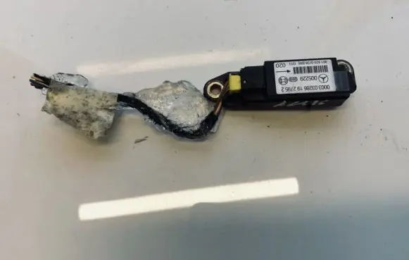 Chrysler Crossfire Airbag deployment crash/impact sensor 0018200726 005229080