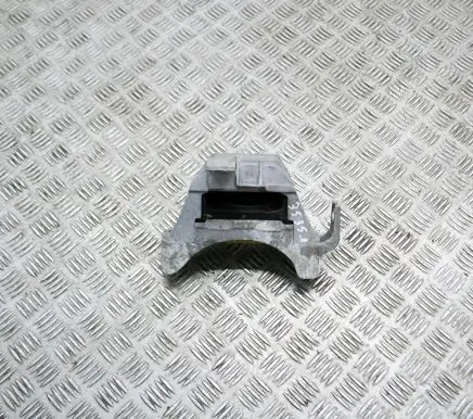 Chevrolet Cruze Engine mount bracket V06180