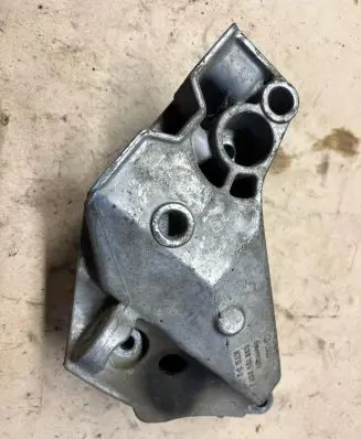 Volkswagen Golf IV Engine mounting bracket 038199207J KTS32