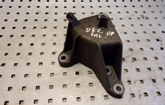 Opel Zafira C Gearbox mounting bracket 13248665
