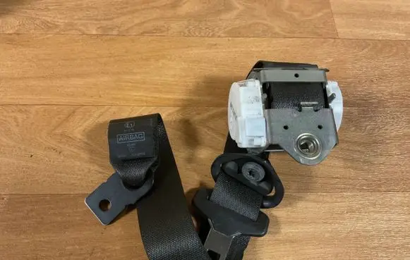 Opel Meriva B Front seatbelt 13305707 1000046 13250509