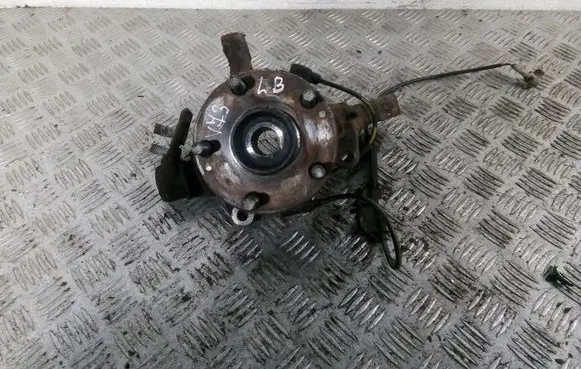 Toyota Corolla Verso AR10 Front wheel hub 432110F010 435020F010