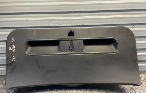 KIA Ceed Tailgate trim 817511H510