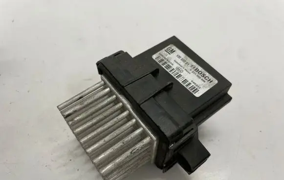 Opel Insignia A Heater blower fan relay 13503201