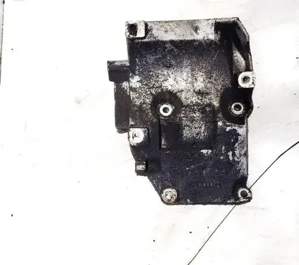 Engine mounting bracket