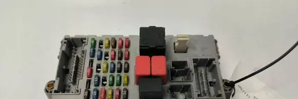 Fiat Punto (188) Relay mounting block 