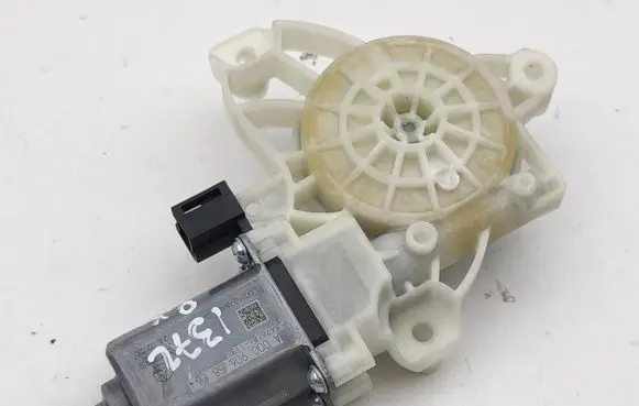 Mercedes-Benz GLC AMG Front door window regulator motor A0009065806 00152786 A76186113