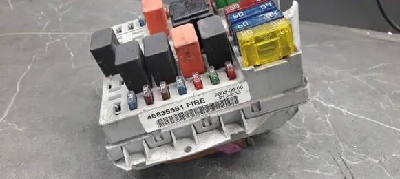 Fiat Punto (188) Fuse box set 46835581